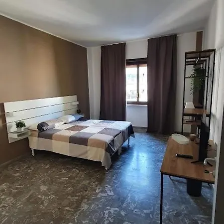 לינה וארוחת בוקר De Matha House 4*